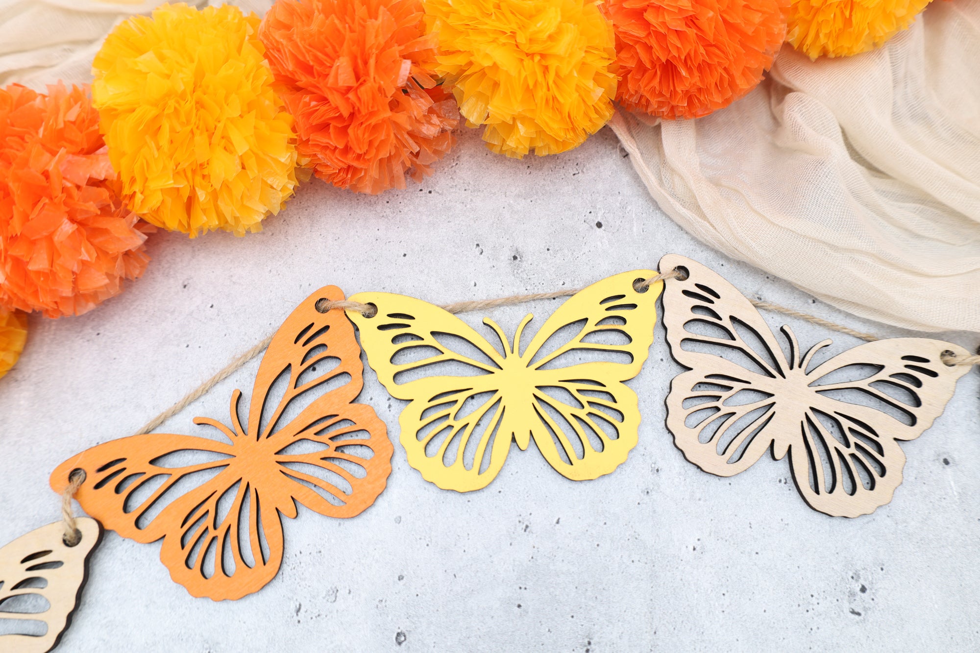Día de los Muertos Ofrenda: Papel Picado Garland