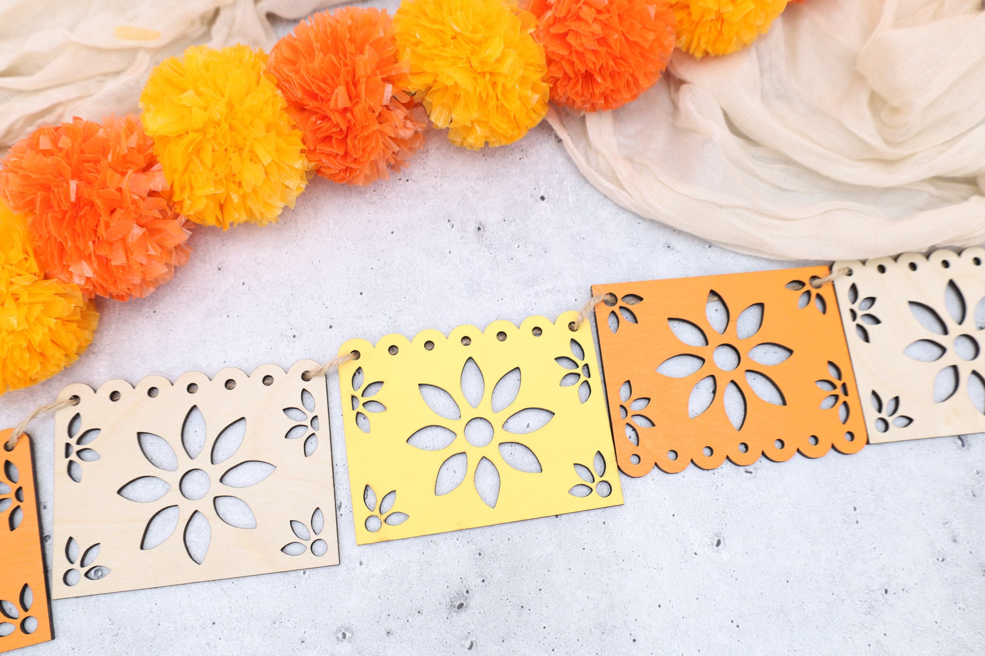 Día de los Muertos Ofrenda: Papel Picado Garland